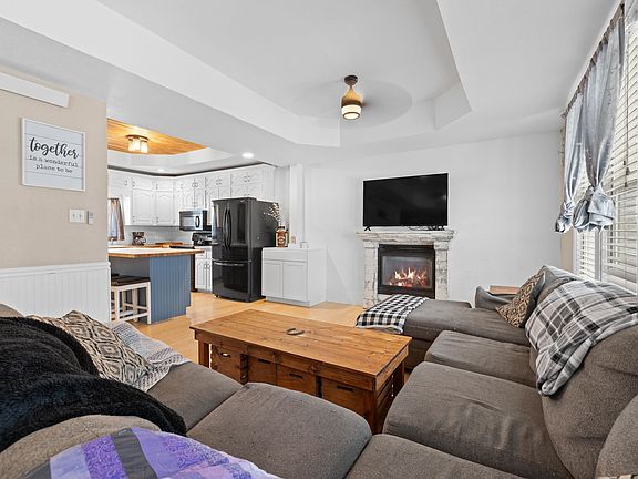 3rd image of 204 Park Ave