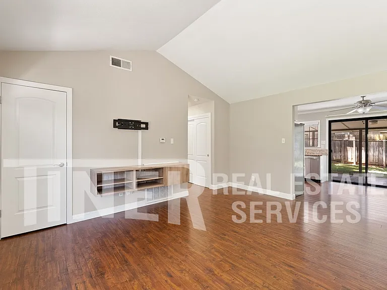 8950 Salmon Falls Dr — Photo 7
