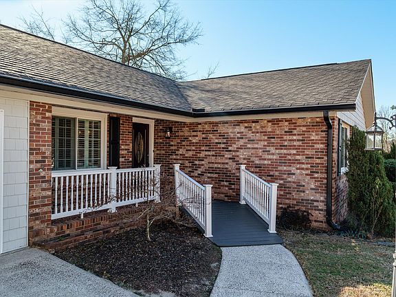 5th image of 3412 Sutton Place