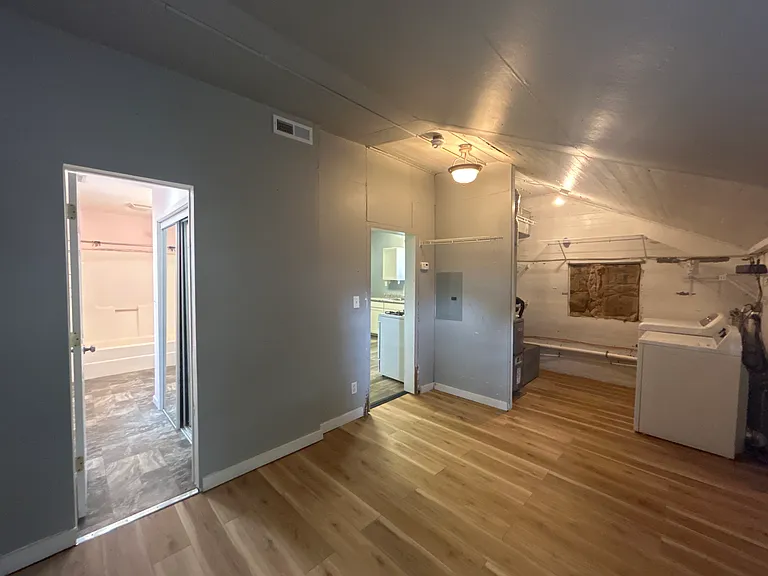 1427 Pearl St — Photo 12