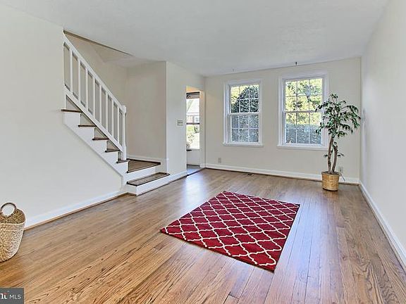 5th image of 3491 S Wakefield St
