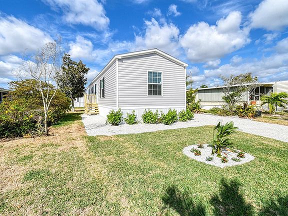 3rd image of 8002 SE Skylark Avenue