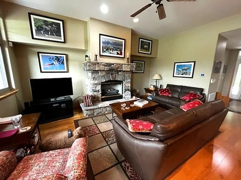 174 Robin Dr — Photo 2