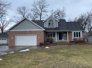 310 Tuxedo Ln, Cary, IL 60013