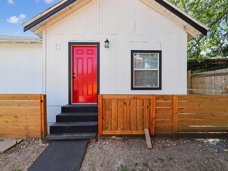 427 Floyd Ave — Photo 5