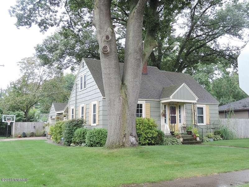 2nd image of 1321 Moulton Ave