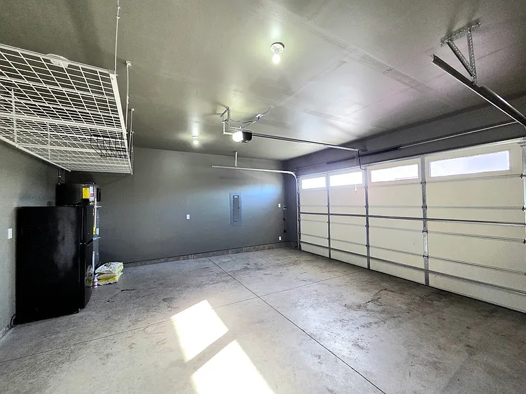 717 J St NE — Photo 33