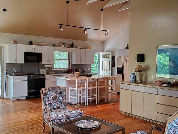 4th image of 33 N Bishop Ln