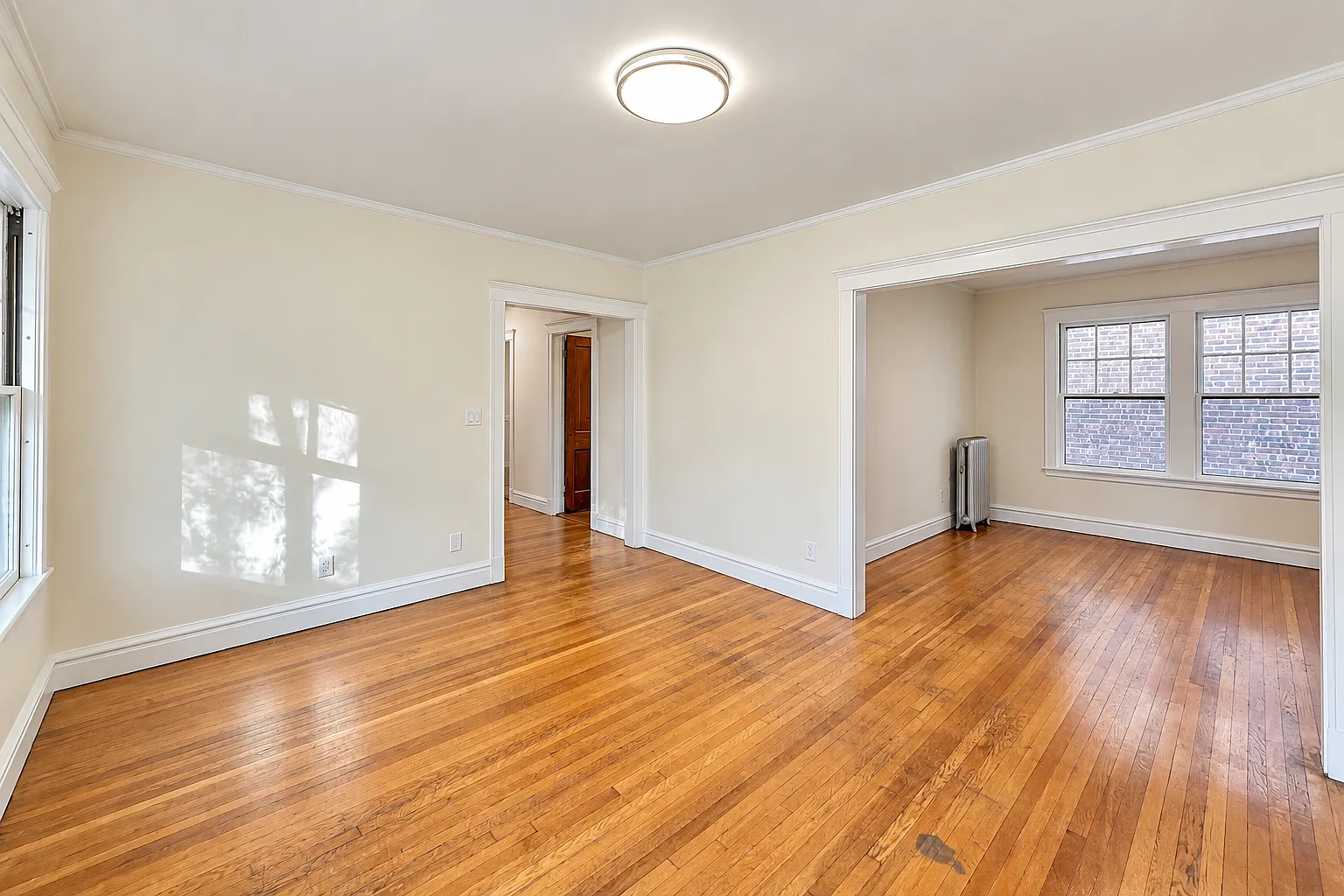 4 bed, 2100 sqft, $4,300 — Photo 3
