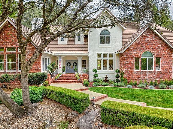 3rd image of 4931 Lexington Cir