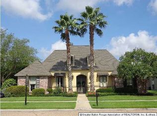 17602 Pecan Shadows Dr, Baton Rouge, LA 70810