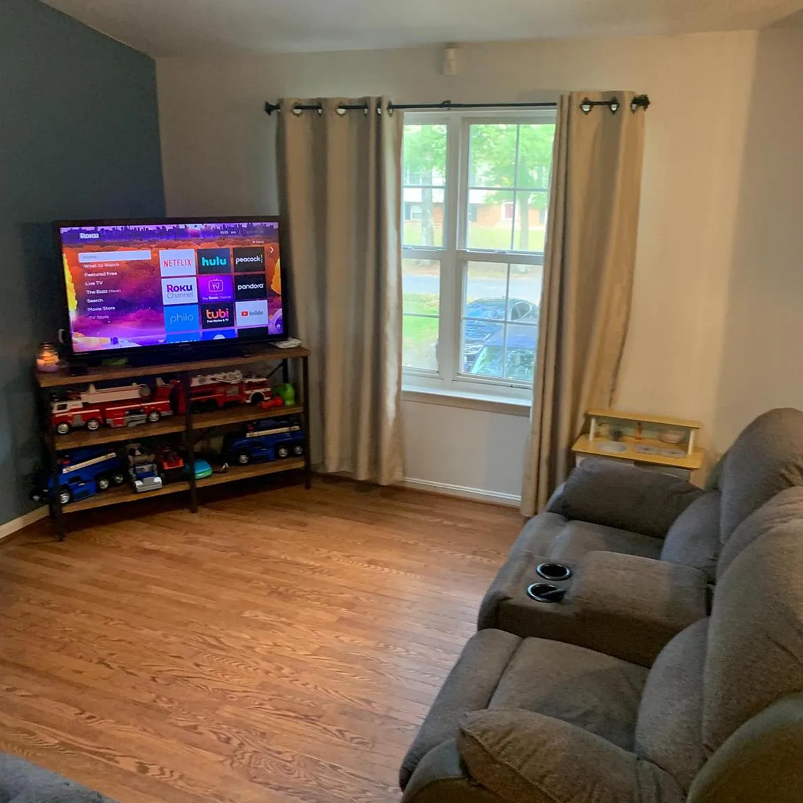 3 bed, 2.0 bath, 1388 sqft, $2,000 — Photo 2