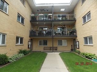 4622 River Rd APT 1B, Schiller Park, IL 60176