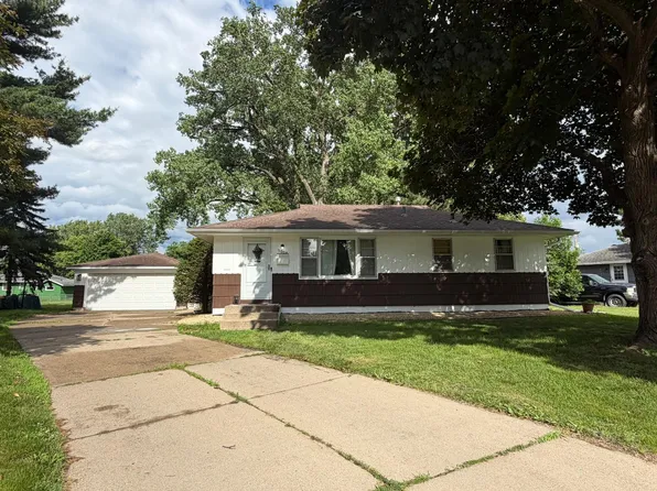 5008 66th Ave N, Brooklyn Center, MN 55429