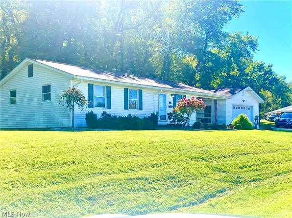 229 Wood St, Sistersville, WV 26175