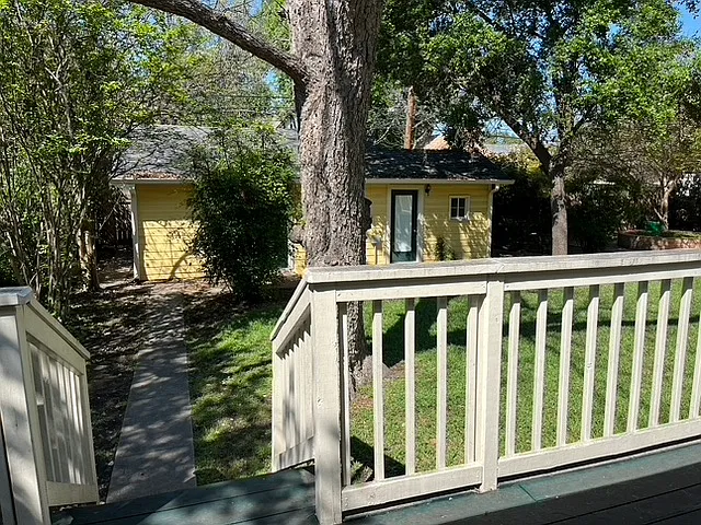 137 Schreiner Pl — Photo 9