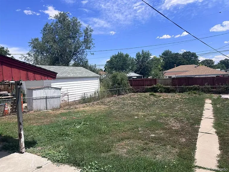 556 Wolff St — Photo 11