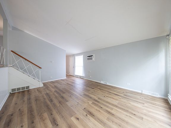 4th image of 16322 Justine St
