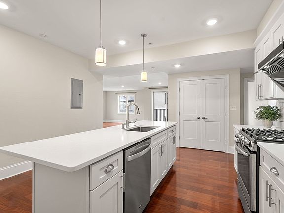 4th image of 32 Gilson Rd Unit 3