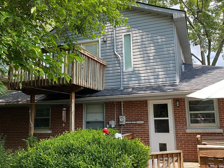 326 E Lowry Ln — Photo 17