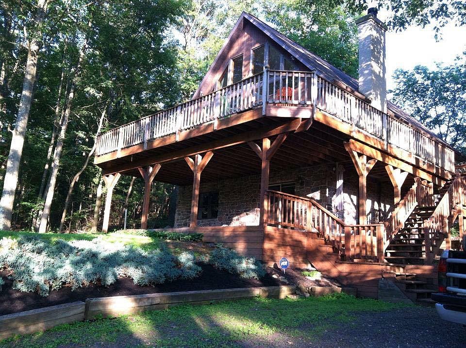 Beautiful A-frame 3-level home w/large wraparound deck
