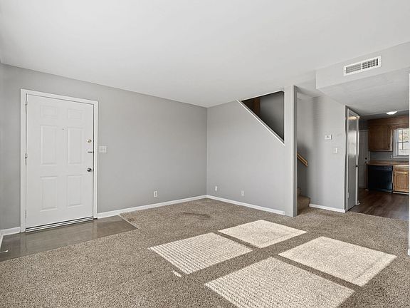 3rd image of 150 Darlene Dr APT B