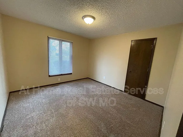 1359 S John Ave — Photo 8