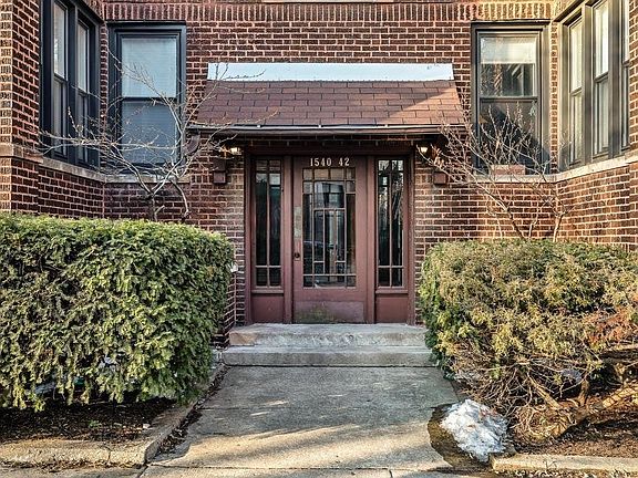 2nd image of 1542 W Rosemont Ave #3W