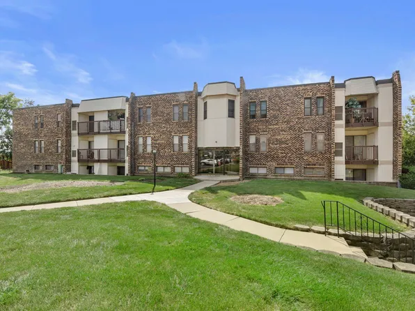 2220 Country Club Dr APT 14, Woodridge, IL 60517
