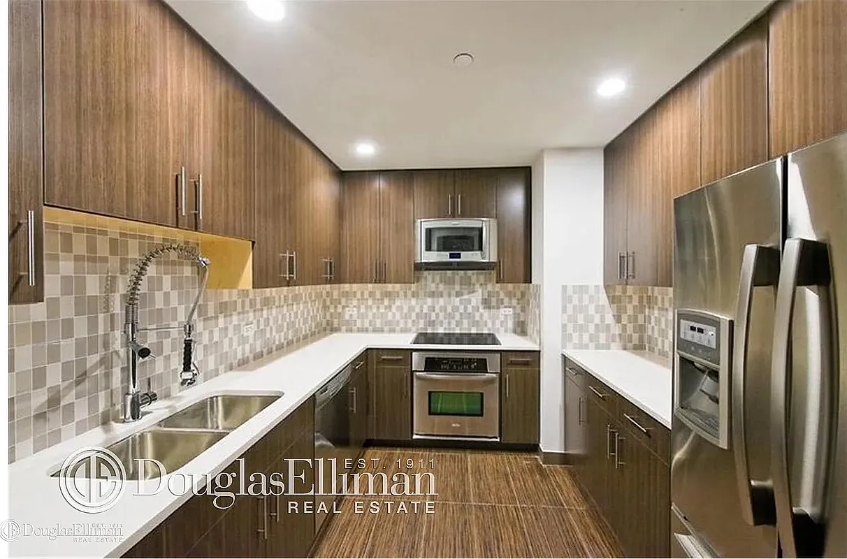5-43 48th Avenue — Photo 3