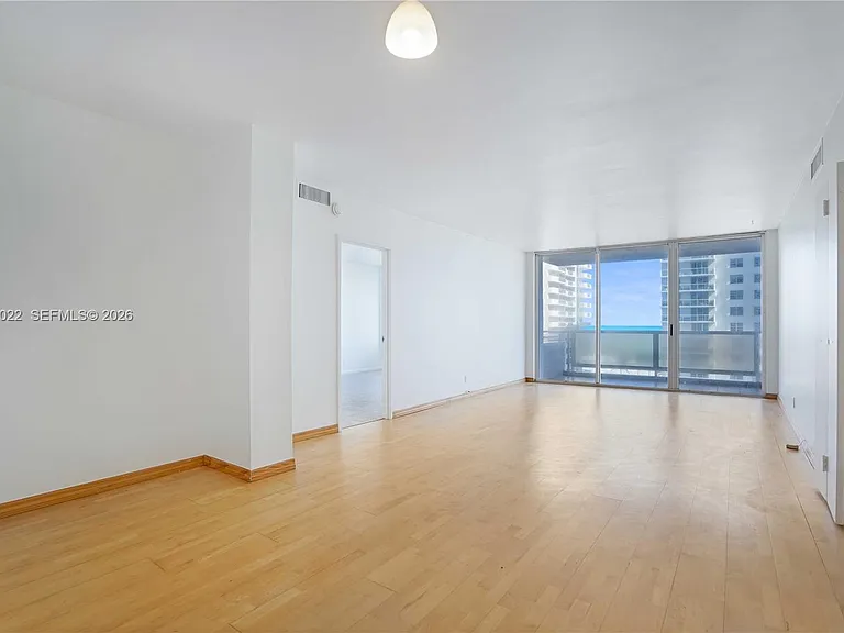 5700 Collins Ave #10C — Photo 3