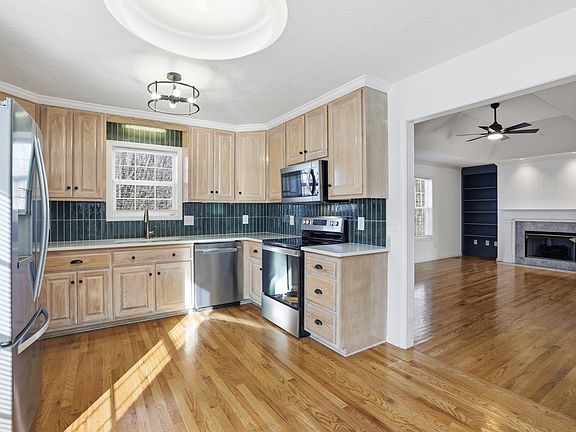 5th image of 1122 Wedgewood Dr