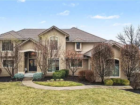 9742 Sunset Cir, Lenexa, KS 66220
