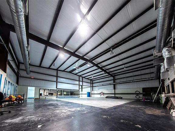 5th image of 105 N Echols St