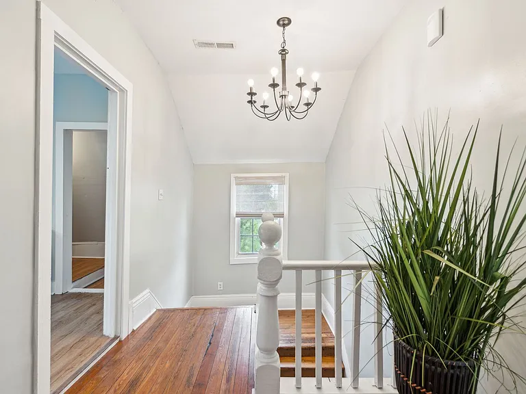 1900 Calvert Street — Photo 15