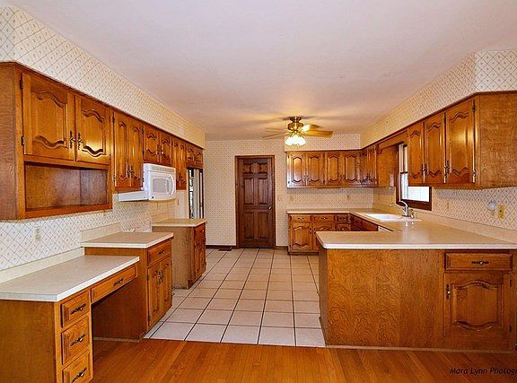 5th image of 38W138 Hickory Ct