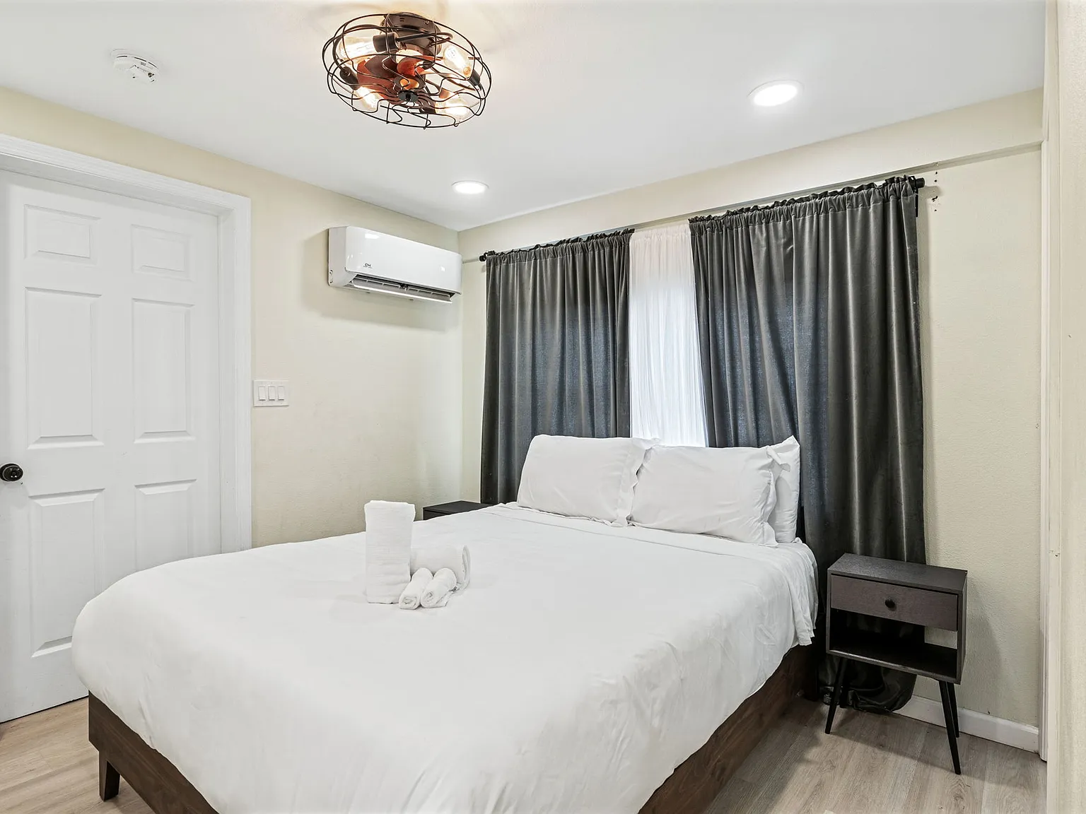 1 bed, 700 sqft, $1,925 — Photo 2