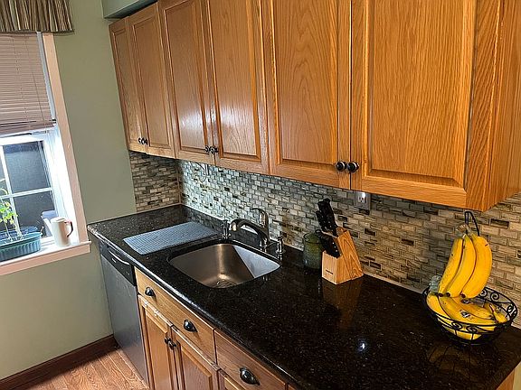2nd image of 235 Hicksville Rd APT 2B