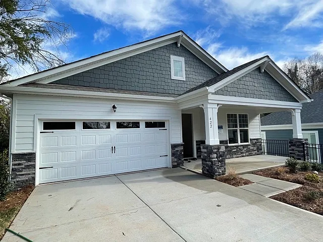 4 bed, 3.0 bath, 2364 sqft, $2,175 — Photo 1