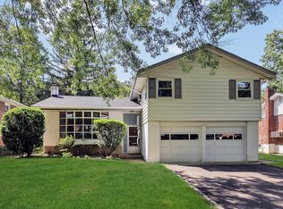 6 Roger Dr, Port Washington, NY 11050