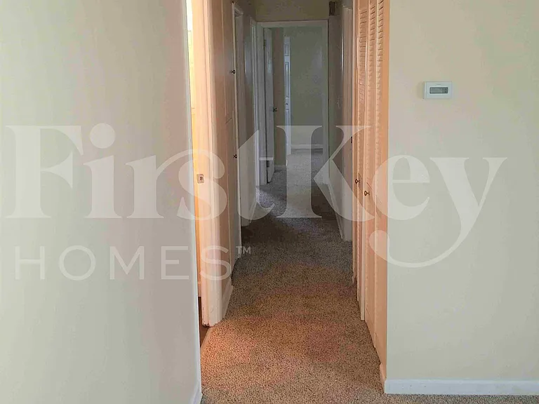 18642 W Karen Ln — Photo 5