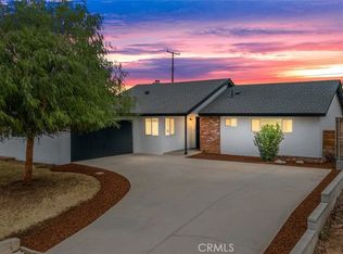 50 Falcon Ln, Redlands, CA 92374