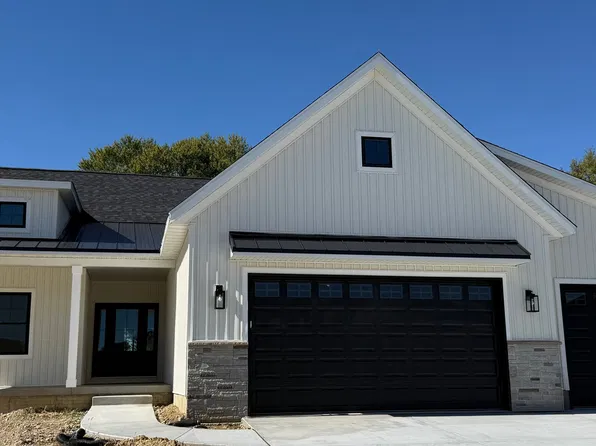 1406 S 2nd St, Eldridge, IA 52748