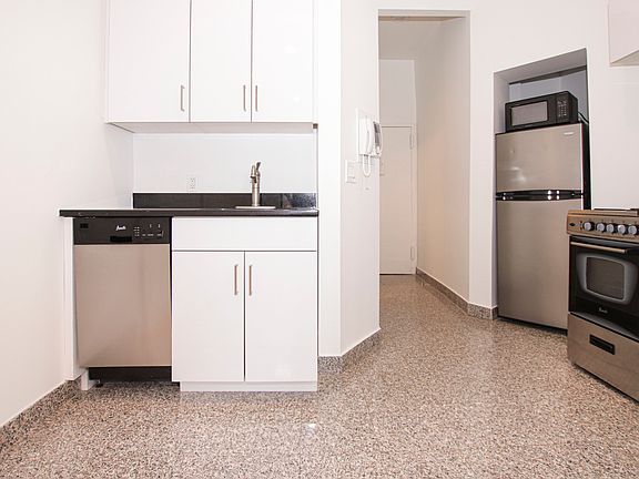 4th image of 577 2nd Ave #33F