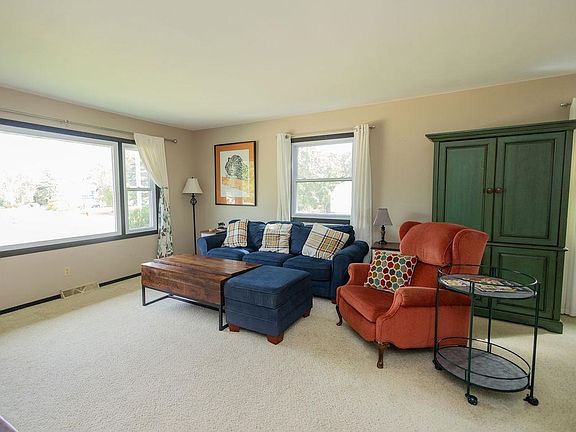 4th image of 524 Woodview Ln