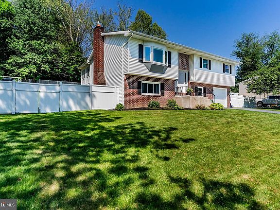 3rd image of 5242 Terrace Rd