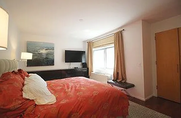 Rented by Bold New York | media 47