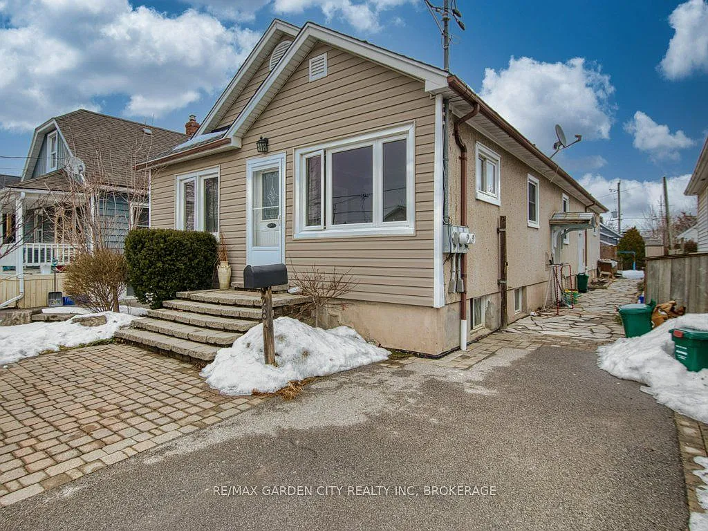 28 Charles Ave photo 1
