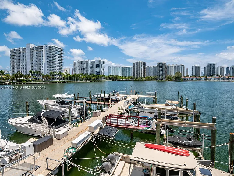 18071 Biscayne Blvd #603 — Photo 43