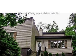 26 Banister Dr, Cross Lanes, WV 25313